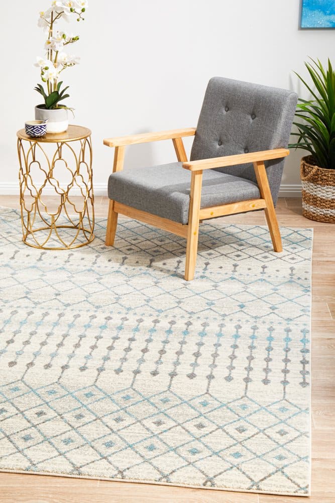 Evoke 260 White Polypropylene Rug